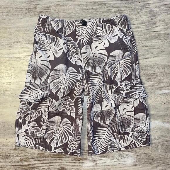 Cherokee Leaf Print Cargo Shorts - Picture 1 of 4